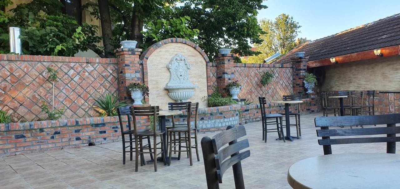 Castello Inn Smederevska Palanka Exterior photo